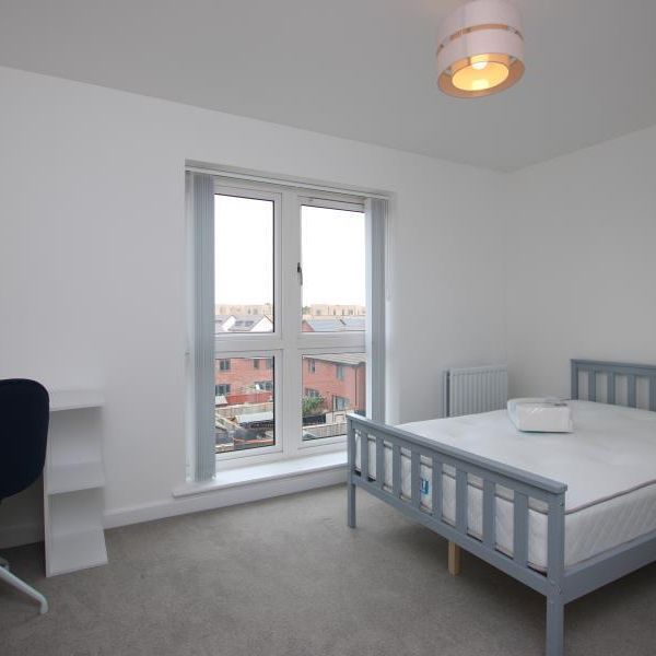 4 bedroom terraced house to rent - Photo 1