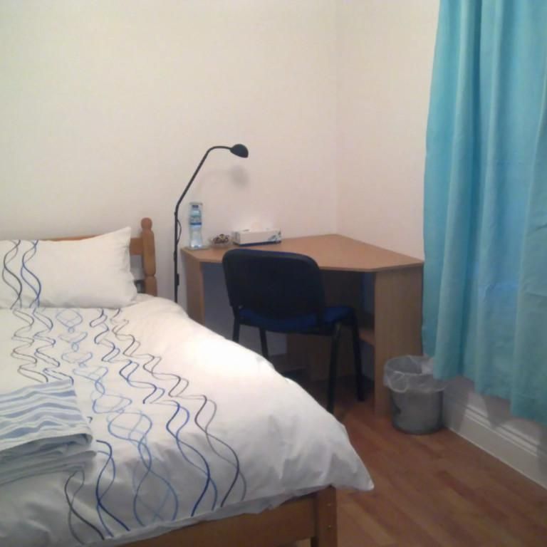 6 bedroom semi-detached house to rent - Photo 1