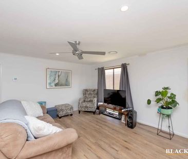 Renovated Three Bedroom Family Home - Photo 6