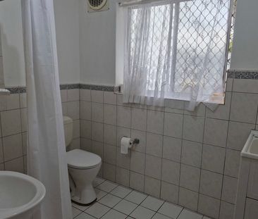 STYLISH GROUND FLOOR LIVING IN PRIME PROSPECT LOCATION - Photo 3