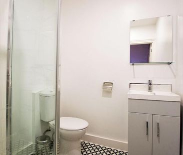 1 bedroom in a house share to rent - Photo 4