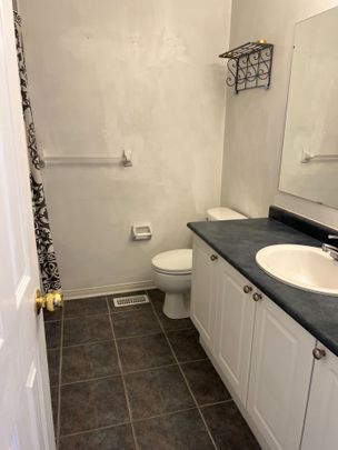 For Lease - 7 Settler's Court, Whitby, Ontario - Photo 1