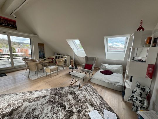 Luminous attic apartment in an excellent location in Birmensdorf - Foto 1