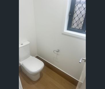 ✨ Freshly Renovated Family Home for Rent ✨ - Photo 5