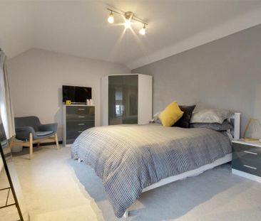 2 bedroom semi-detached house to rent - Photo 6