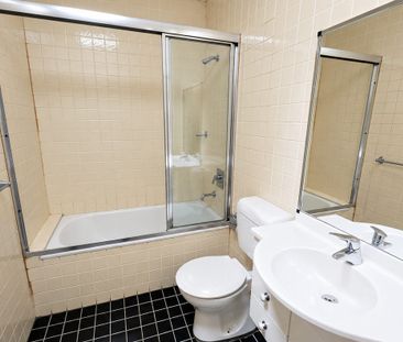 Spacious 3-Bedroom Townhouse - Prime Homebush Location (4/1 Ismay A... - Photo 6