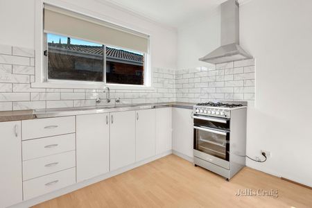 2/8a Danin Street, Pascoe Vale - Photo 3