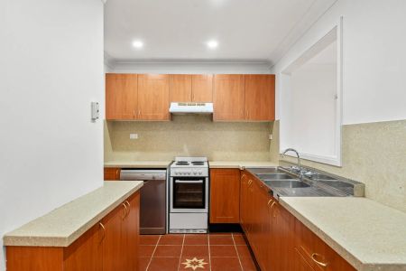 56 The Broadwaters , Tascott. - Photo 4