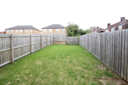 2 bedroom semi-detached house to rent - Photo 3