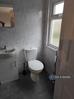 4 bedroom bungalow to rent - Photo 1