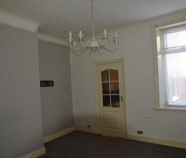 2 bedroom ground floor flat to rent - Photo 5