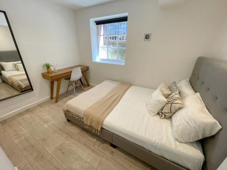 3 bedroom flat to rent - Photo 4