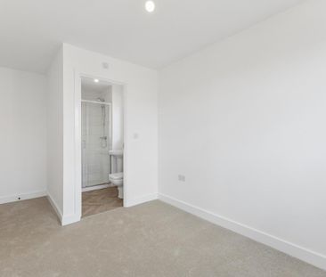 3 bedroom semi-detached house to rent - Photo 2