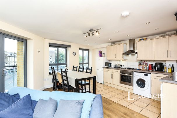 2 bedroom flat to rent Lee High Road, Lewisham, SE13 - Photo 1