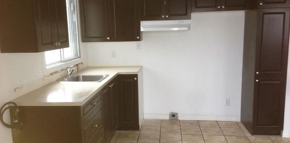 À VOIR 4 1/2 rénové appartement près métro concorde - Photo 2