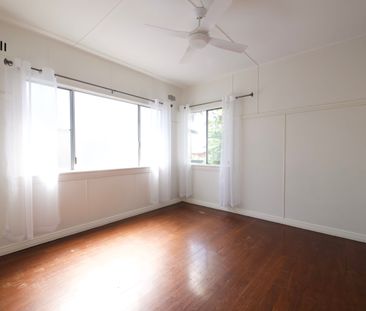 Perfectly positioned 3 bedroom home - Walk to Schools & Hospital - Photo 2