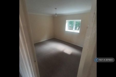 4 bedroom terraced house to rent - Photo 4