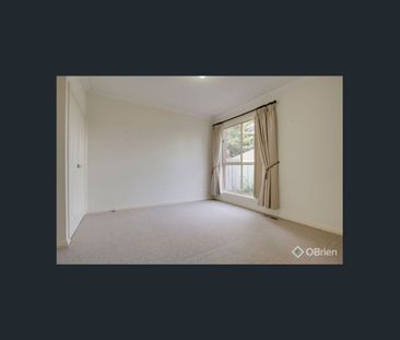 Charming Bayswater Unit: Comfortable, and Ideally Located - Photo 2