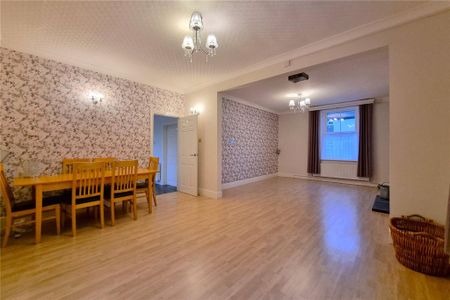 3 bedroom end of terrace house to rent - Photo 2