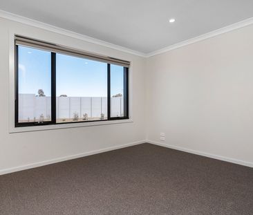 20 Adenmore Circuit, Deanside VIC 3336 - Photo 6