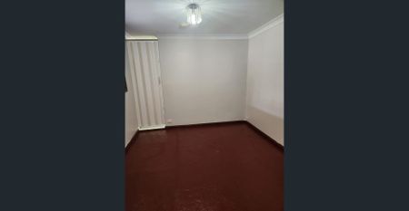 Newly renovated Granny ( one Bed, One bath, Kitchen and Lounge) - Photo 5