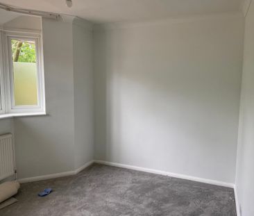 Large Detached Two Bedroom Bungalow To Let in Collier Row - Photo 4