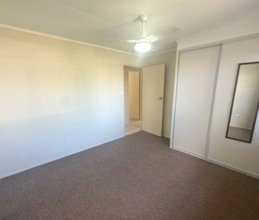 COMFORTABLE & CONVENIENT LIVING IN THE HEART OF MILLBANK - Photo 3