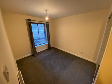 3 bedroom flat to rent - Photo 4