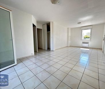 Location Appartement 3 pièces 64m² FONTENAY LE COMTE 85200 - Photo 2