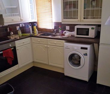 2 bedroom flat - Photo 1