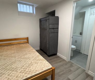 For Lease - 201 Enchanted Hills Crescent Unit# Apartment B, Toronto... - Photo 6