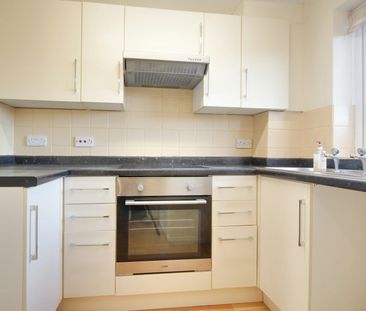 Terraced House to rent on - Photo 5