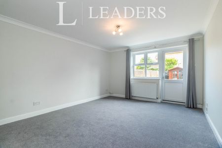 2 bedroom house to rent St. Andrews Gardens, Cobham, KT11 - Photo 3