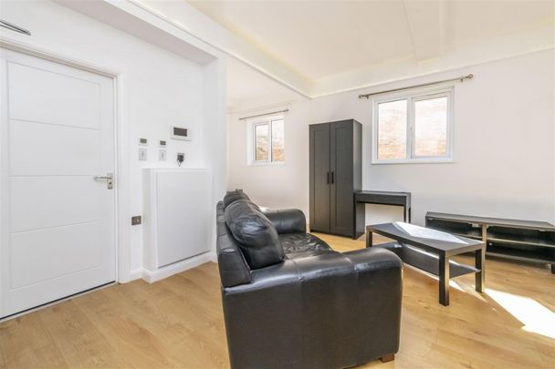 1 bed Apartment To Let - Photo 1