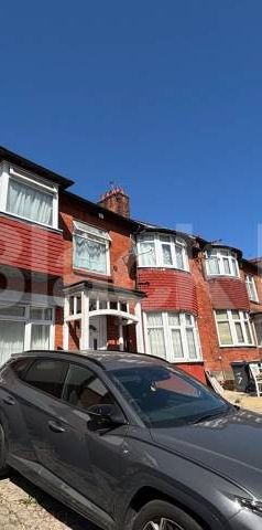 Duplex period conversion offering 860 Sq.Ft. of living & entertaining space - Photo 2