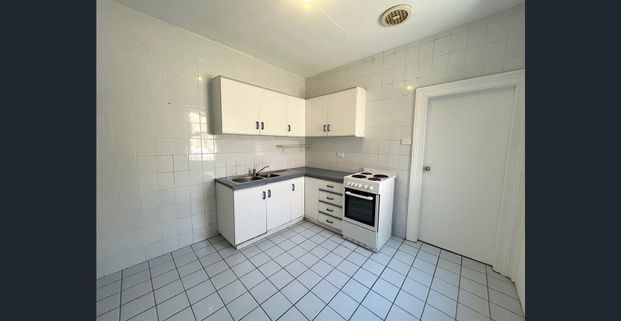 Comfortable One-Bedroom Unit - Photo 1