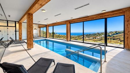 Luxury penthouse for rent in Benahavís, Spain - Photo 2