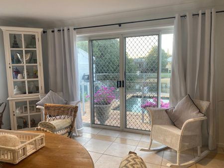 Broadbeach Waters - Photo 3