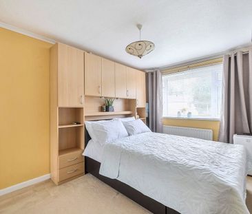 Rosebank, Epsom, Surrey, KT18 7RZ - Photo 6