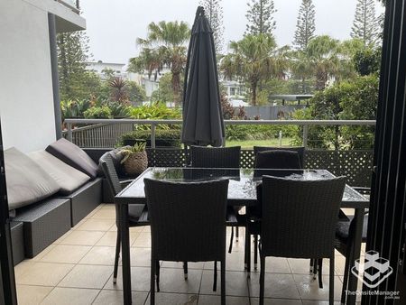 3 BEDROOM 2 BATHROOM TWO STOREY APARTMENT ON KAWANA ISLAND - Photo 2