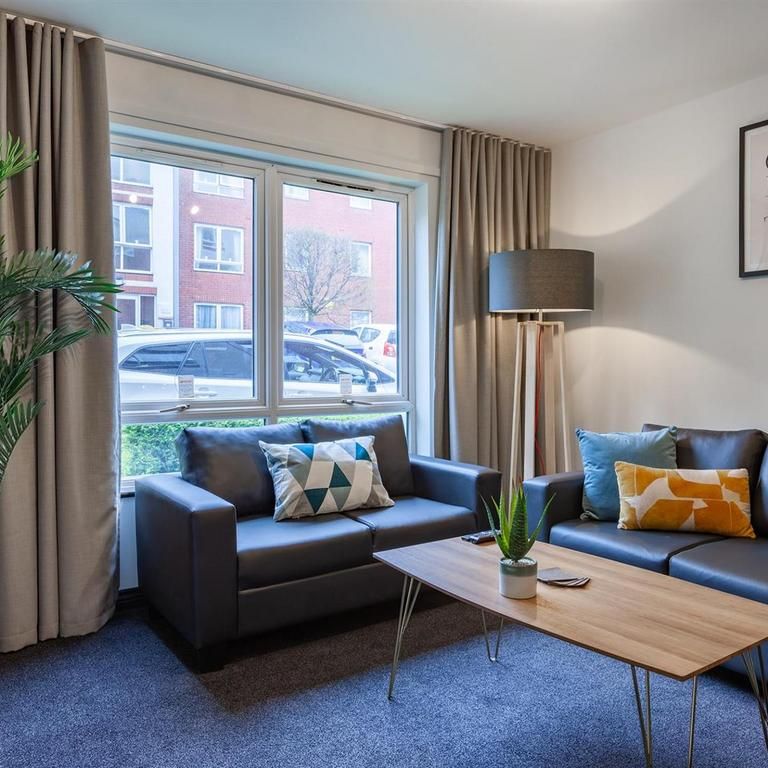 1 bedroom in a flat share to rent - Photo 1
