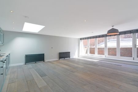2 Bedroom Apartment, St. Martin’s Lane, Covent Garden, WC2N - Photo 2