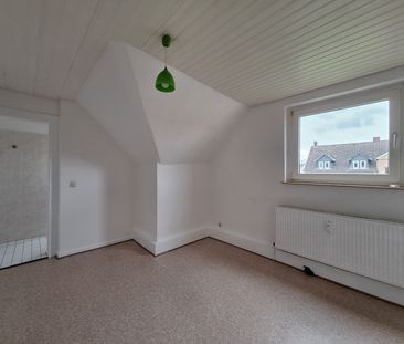 Geräumige Dachgeschosswohnung mit Flair - Foto 4