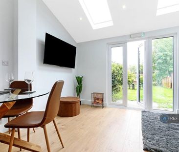 1 bedroom in a house share to rent - Photo 2
