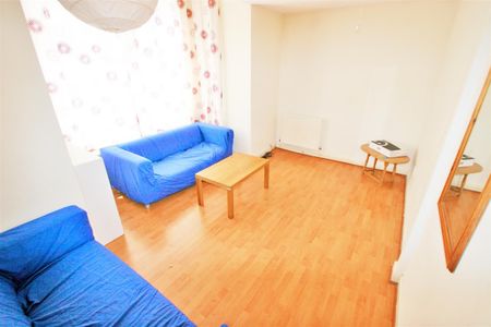 North Hill Road, Hyde Park, LS6 2EN, Leeds - Photo 3