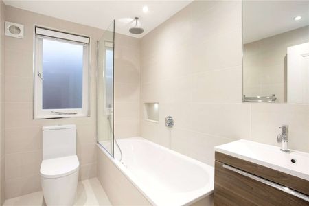 Stylish & contemporary 3 bedroom apartment, set on the top floor of a beautiful period conversion with a private roof terrace. - Photo 5