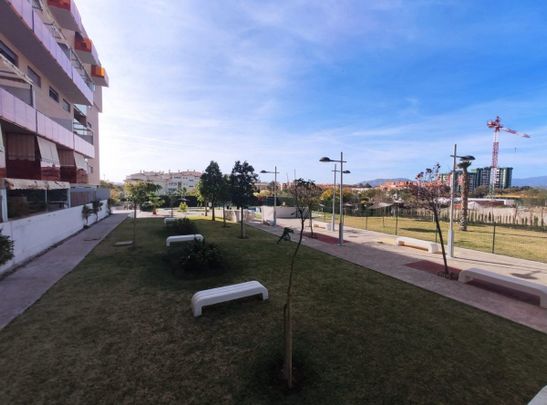 Piso de alquiler en Calle Esquilo, El Cónsul - Ciudad Universitaria - El Romeral - Photo 1