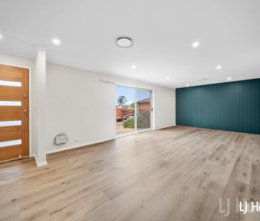 Charming 4 Bedroom with Courtyard & Double Parking - Photo 1