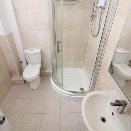 Chertsey Bridge Road, Chertsey - Photo 4