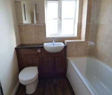 2 bedroom semi-detached house to rent - Photo 5